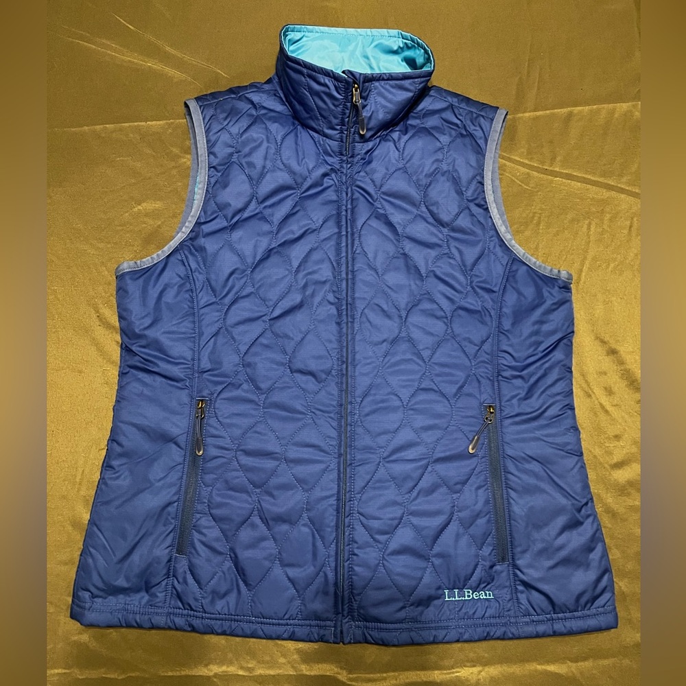 L.L. Bean Women's Puffer Reversible Vest Blue Size
Medium 284437